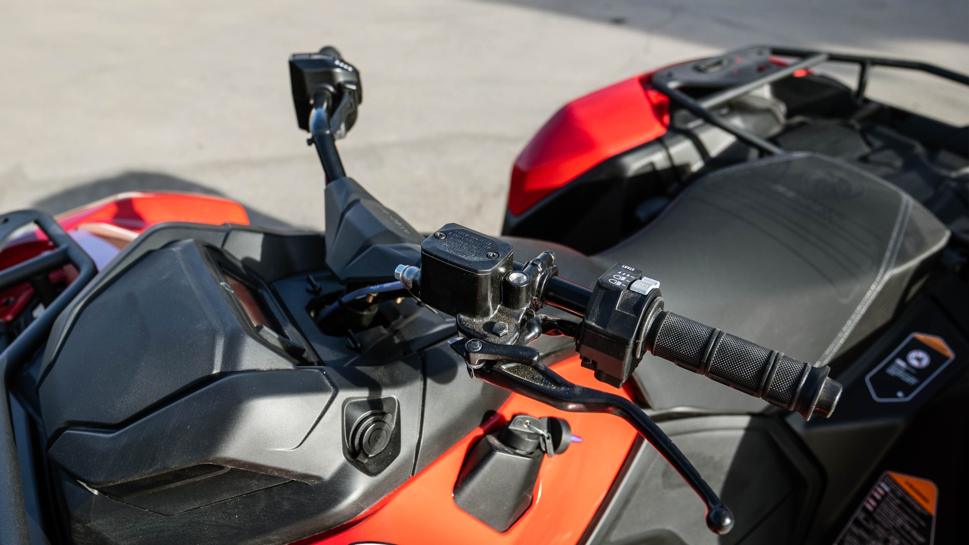 2026 CAN AM ATV OUTL DPS 500 RD 26 500 - Image 5