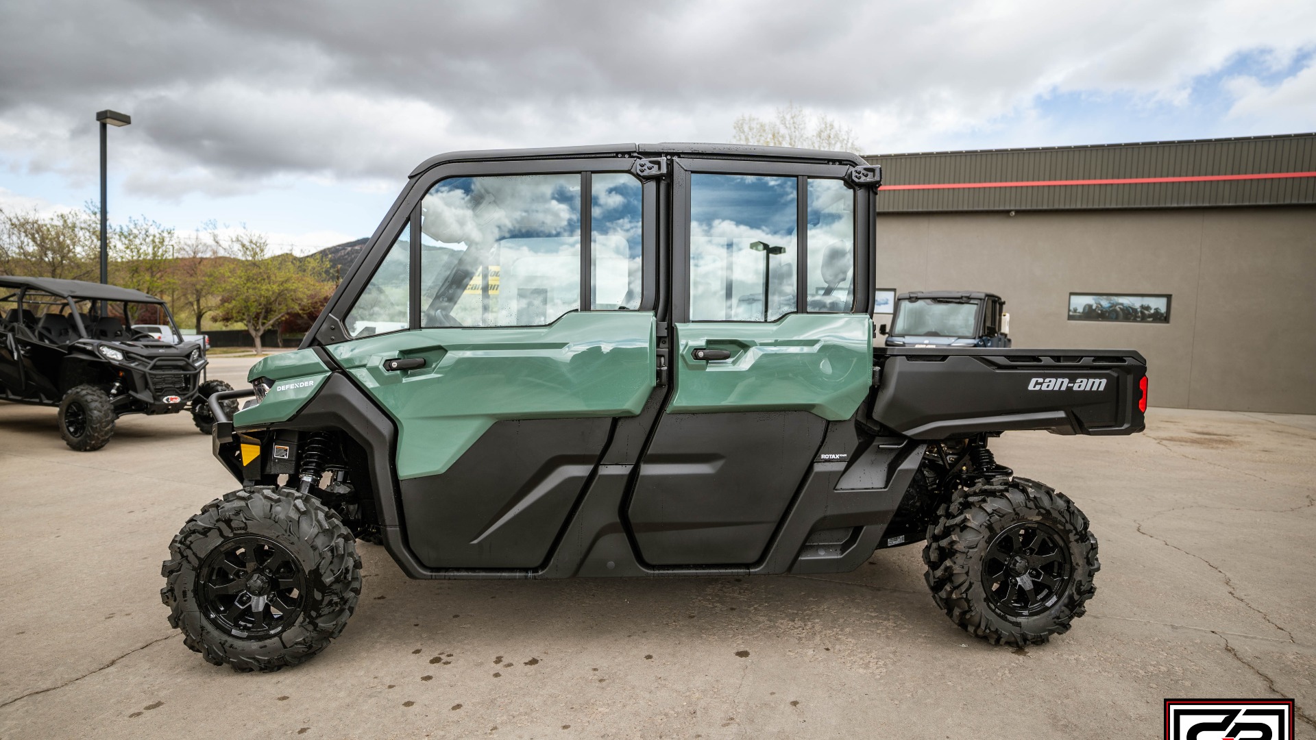 2026 CAN AM SSV DEF MAX DPS CAB 65 HD10 GN - Image 1