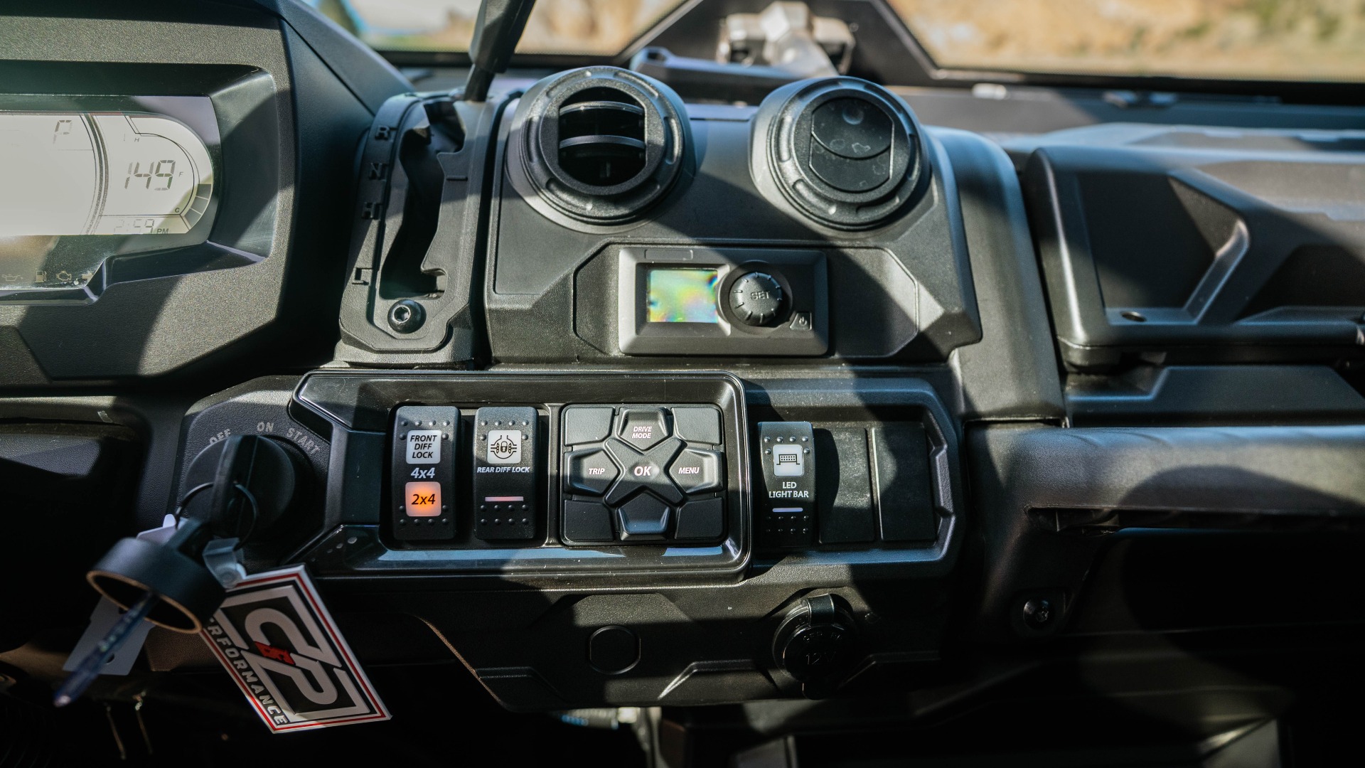 2024 CAN AM SSV DEF LTD 65 HD10 RD 24 Limited HD10 - Image 14