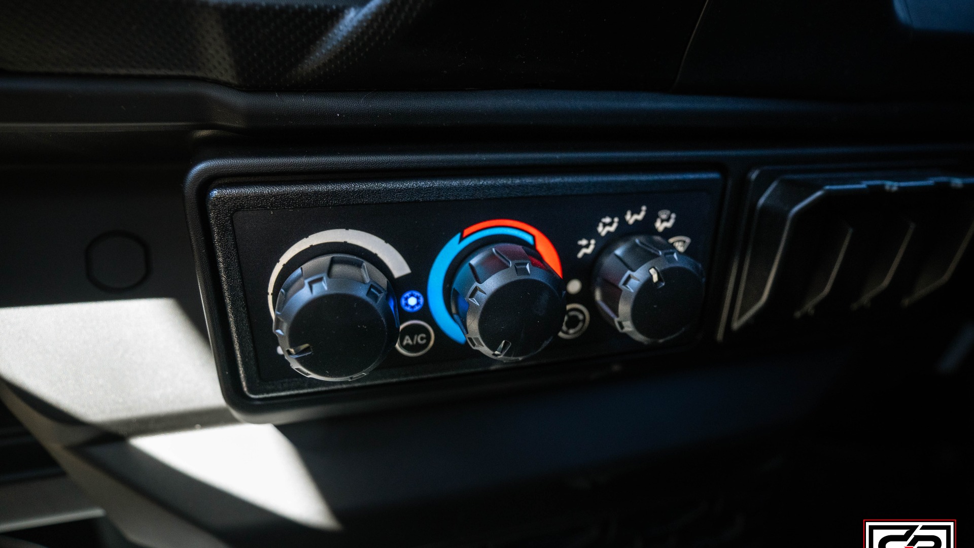 2026 CAN AM SSV DEF MAX LTD 65 HD11 WH - Image 13