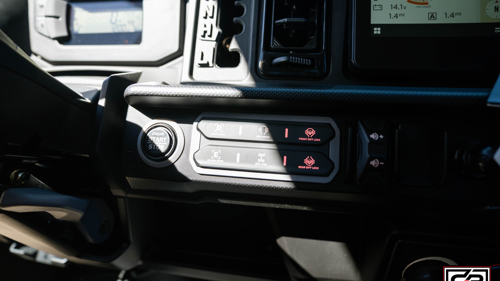 2026 CAN AM SSV DEF MAX LTD 65 HD11 WH - Image 14