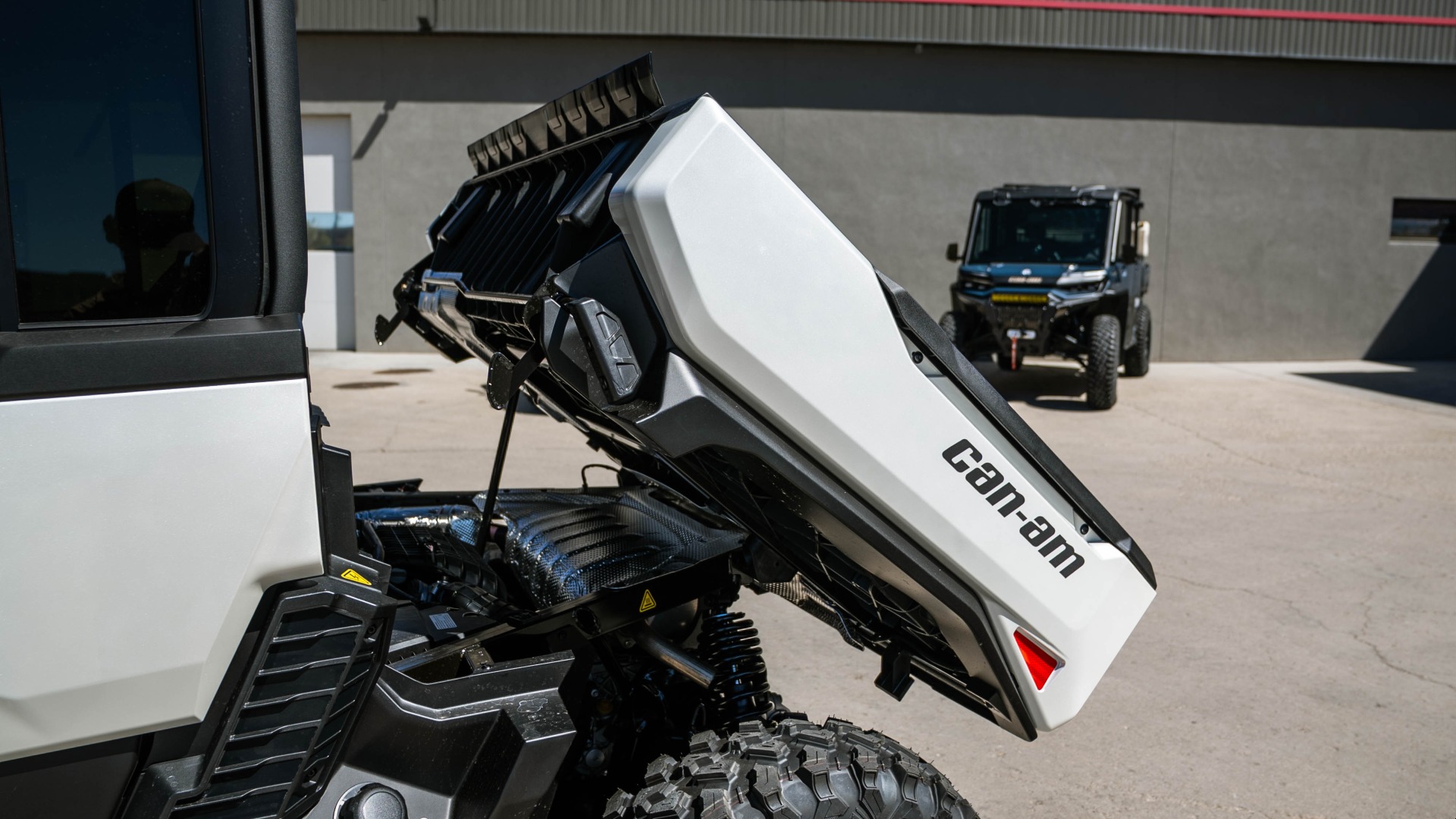 2026 CAN AM SSV DEF MAX LTD 65 HD11 WH - Image 15