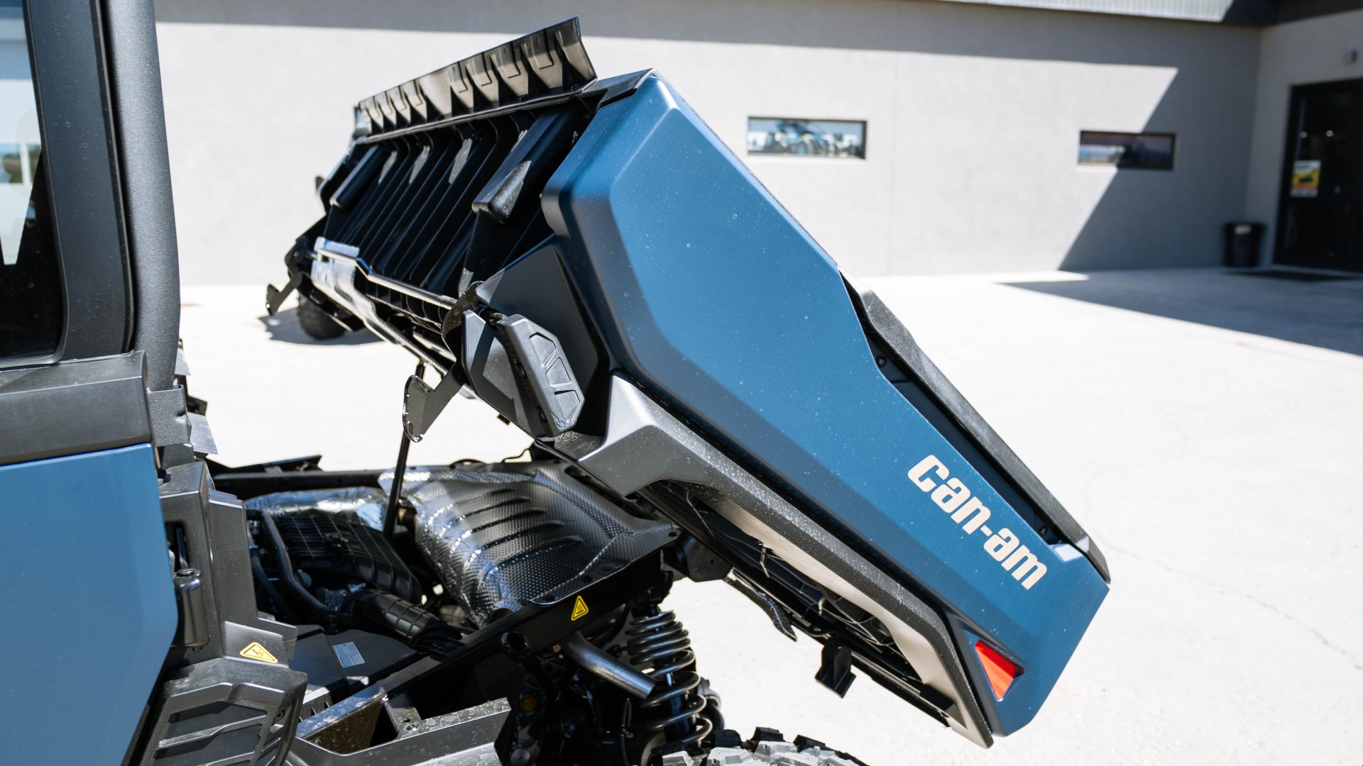 2026 CAN AM SSV DEF LTD 65 HD11 BE - Image 9