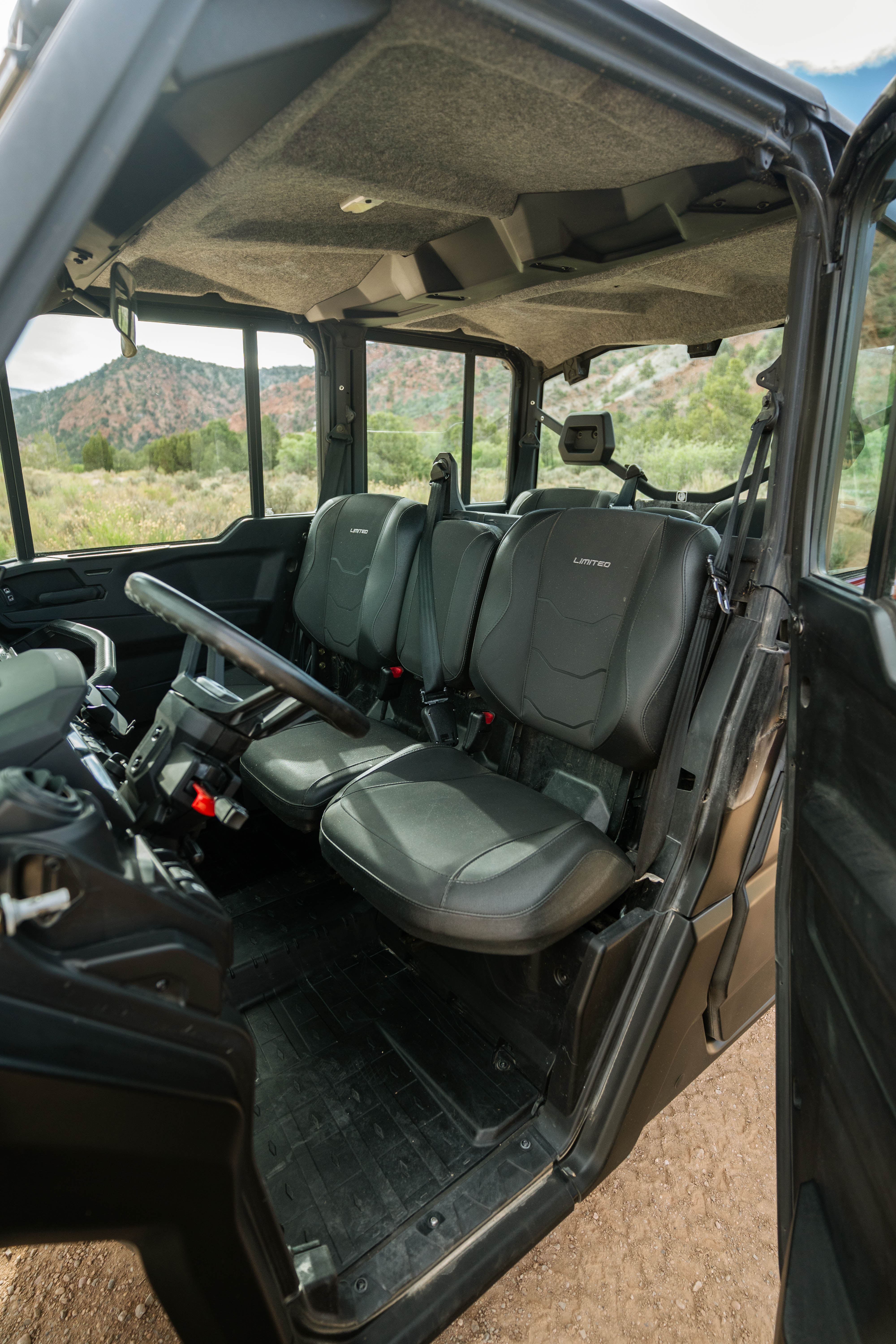 2024 Can-Am Defender MAX Limited HD10 - Image 9