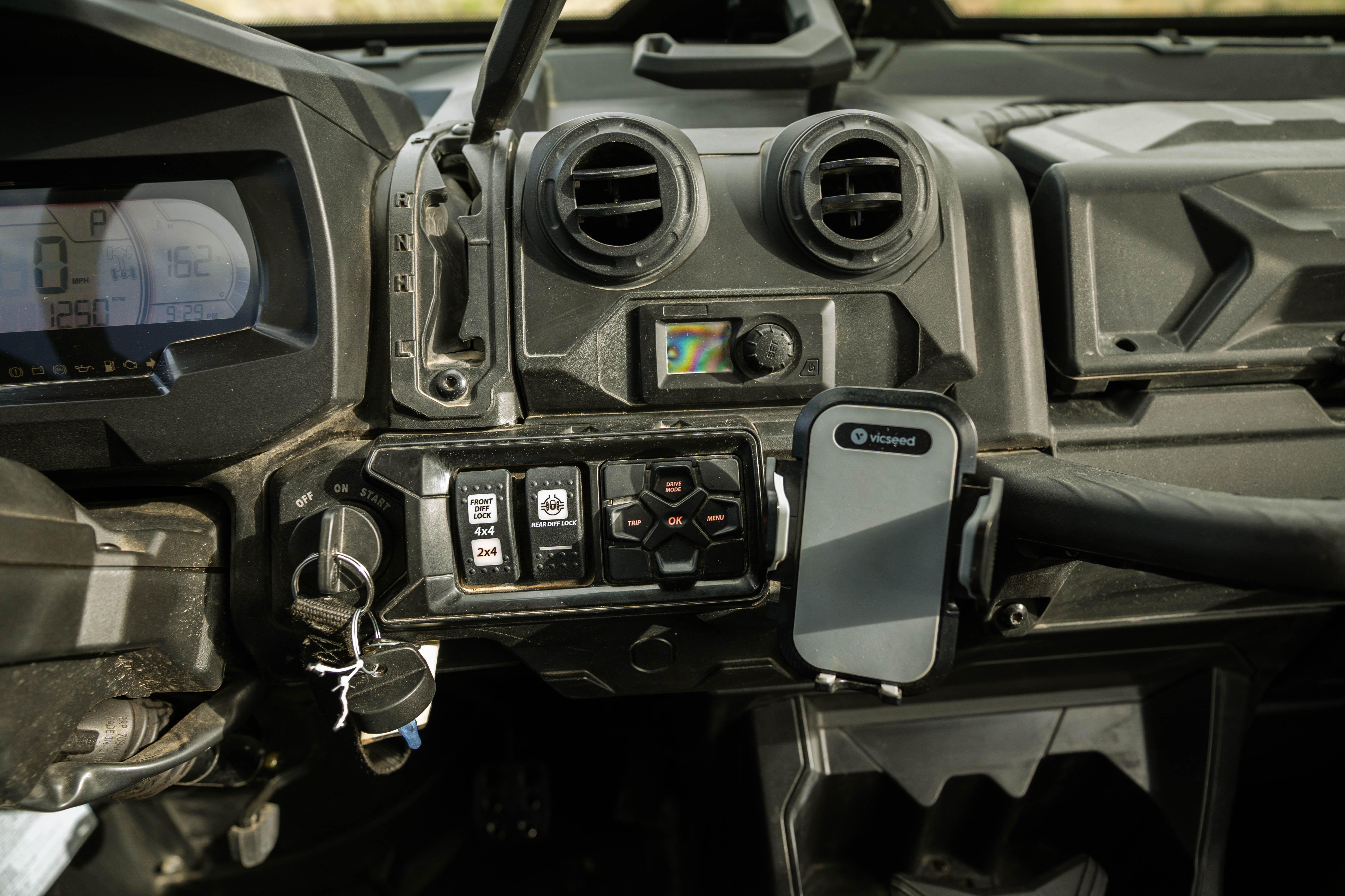 2024 Can-Am Defender MAX Limited HD10 - Image 13